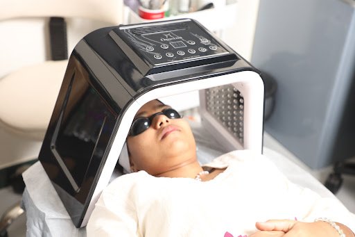 Female client receiving light therapy at Yuga's Aesthetic Clinic