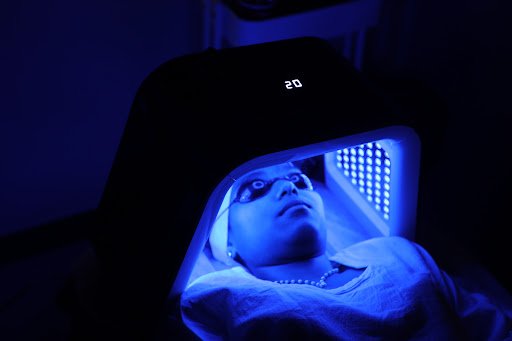 Omega light therapy at Yuga's Aesthetic Clinic